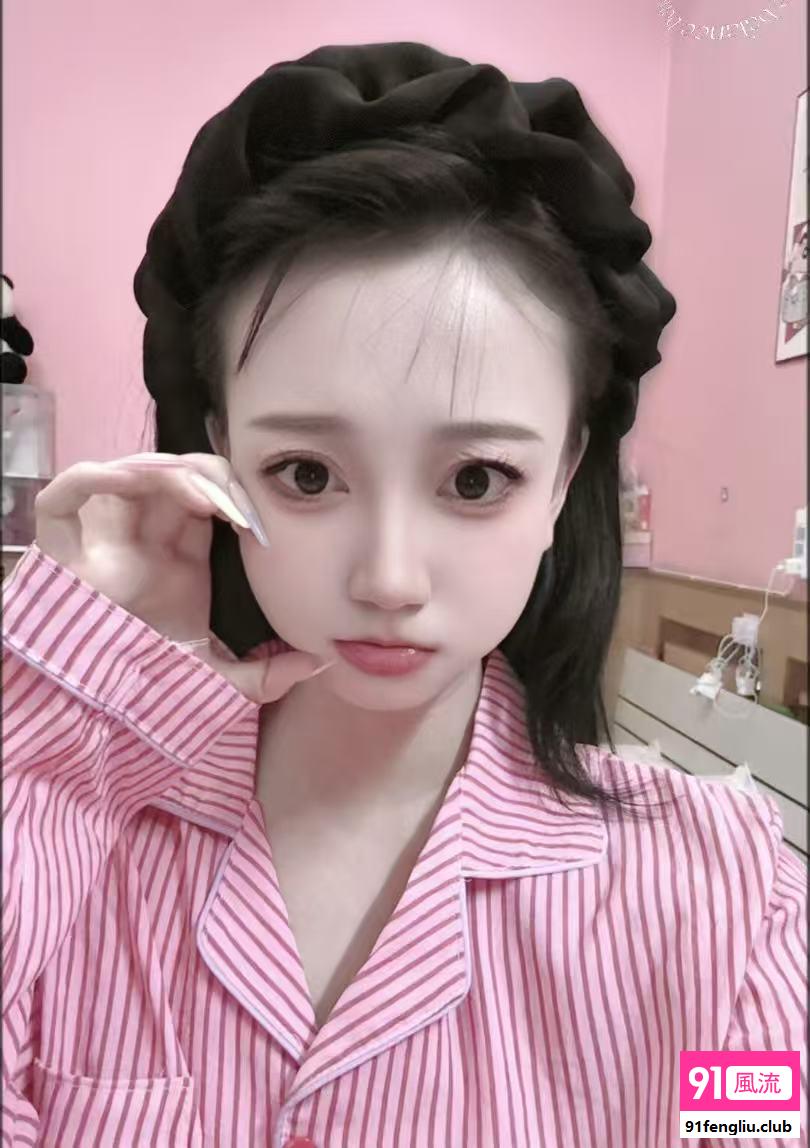 刚下水的高颜值萌妹